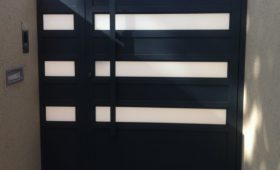 שער כניסה מעוצב מאלומיניום בצבע שחור – דגם שניר 19