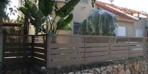 גדר לחצר של בית פרטי בעיצוב דגם שניר ורז 1